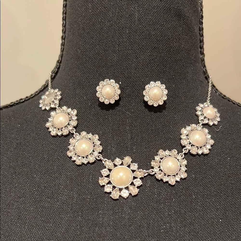 Elegant Silver and White Floral Jewelry Set
